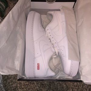 Never worn Nike Air Force 1 Supreme size 11